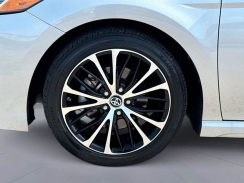Used 2019 Toyota Camry SE image 11