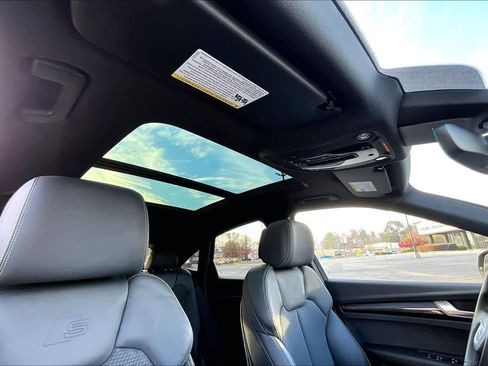 Used 2022 Audi SQ5 Premium image 13