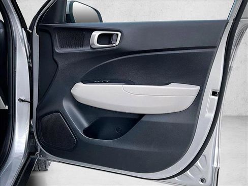 Used 2024 Hyundai Venue SEL image 19