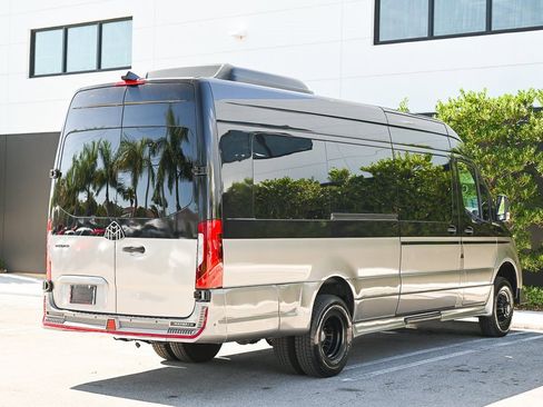 Used 2023 Mercedes-Benz Sprinter 3500 image 4