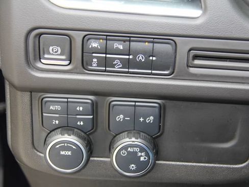 Used 2023 Chevrolet Suburban Premier AWD/4WD image 34