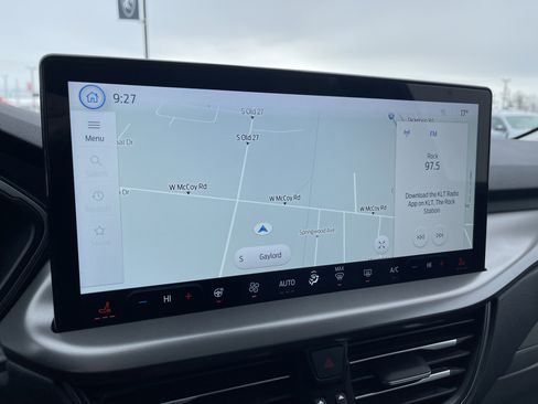 Used 2024 Ford Escape SE image 17