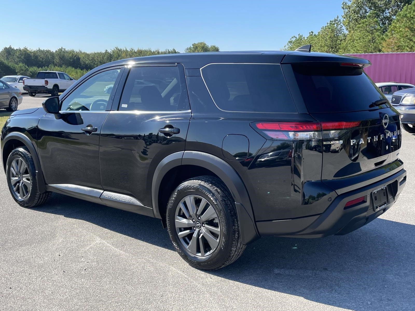 Used 2024 Nissan Pathfinder S AWD/4WD image 4