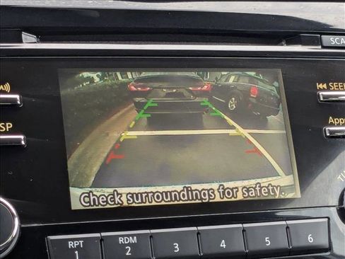 Used 2015 Nissan Rogue SV FWD image 9