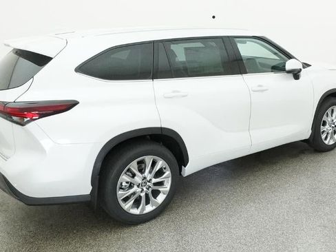 New 2026 Toyota Highlander Limited AWD/4WD image 9