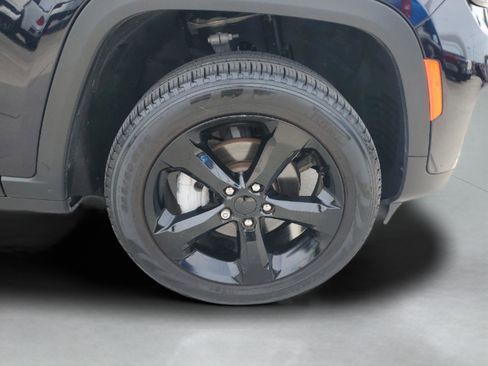 Certified 2024 Jeep Grand Cherokee Limited w/ Black Appearance Package image 34