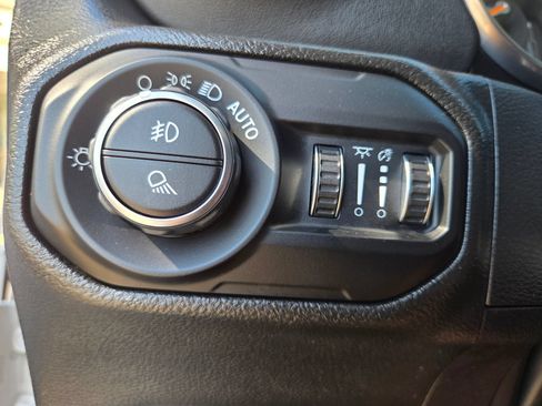 Used 2022 Jeep Gladiator Overland AWD/4WD image 29
