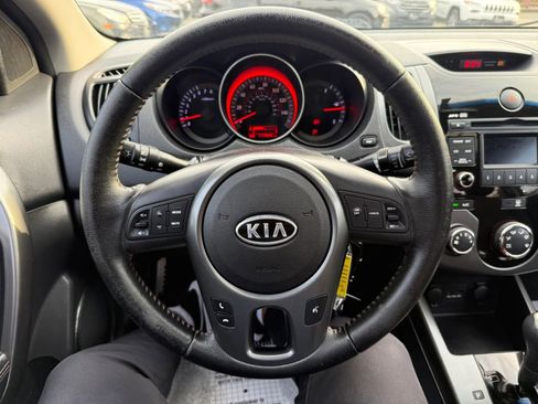 Used 2010 Kia Forte Koup SX image 24