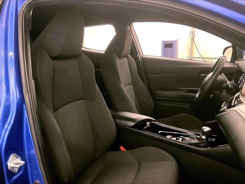 Used 2019 Toyota C-HR XLE image 7