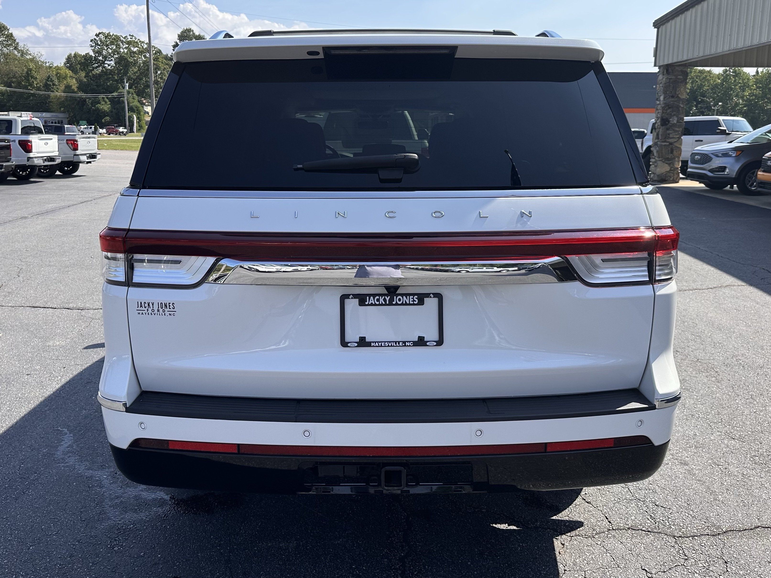Used 2024 Lincoln Navigator L Reserve AWD/4WD image 7