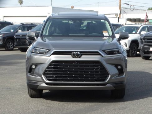 New 2026 Toyota Grand Highlander Platinum image 3