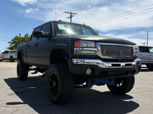 Used 2003 GMC Sierra 2500 SLT w/ SLT Preferred Equipment Group AWD/4WD image 4