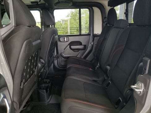 Used 2021 Jeep Gladiator Rubicon w/ Safety Group AWD/4WD image 9