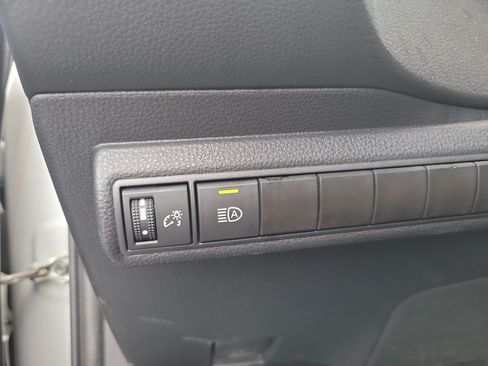 Used 2022 Toyota Corolla LE FWD image 30