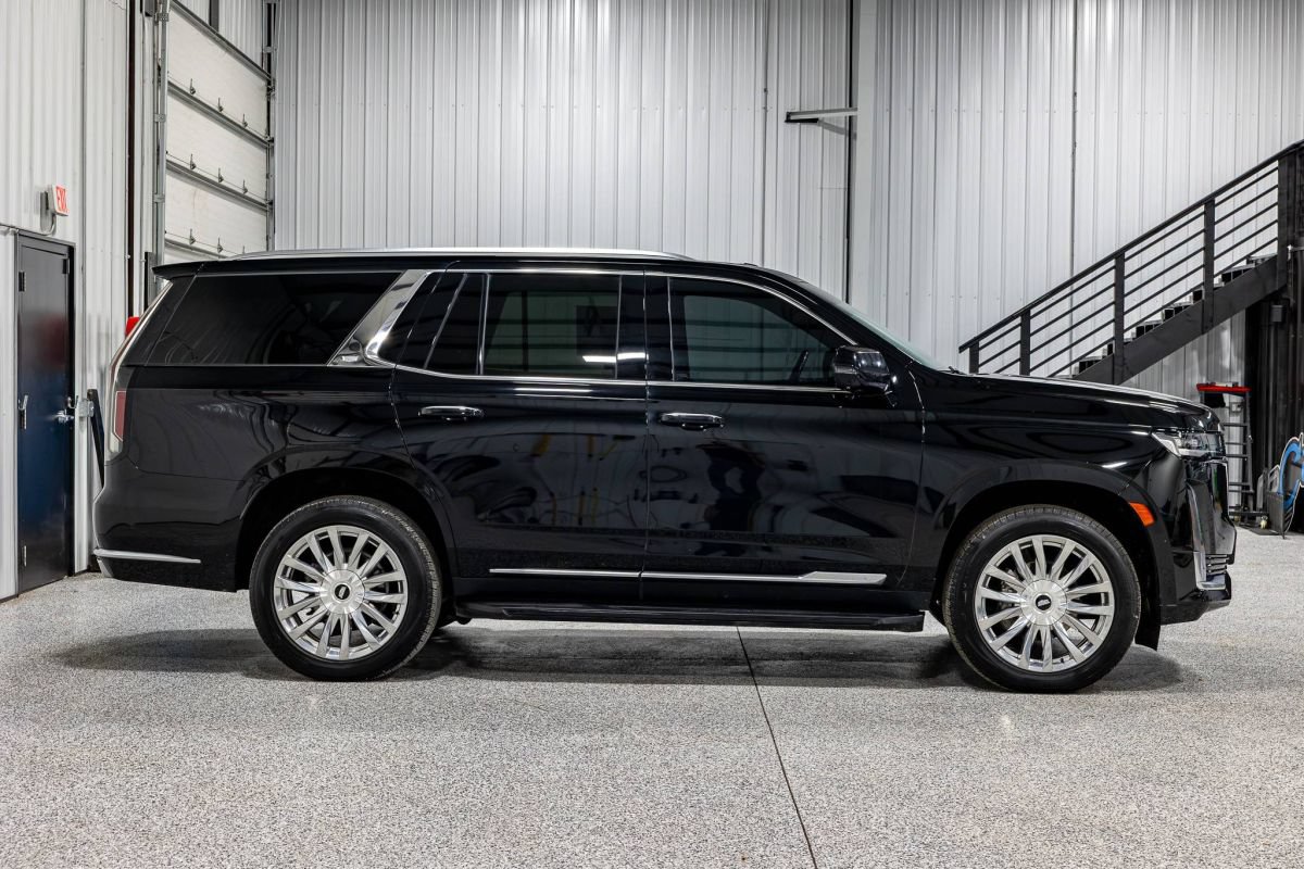 Used 2023 Cadillac Escalade Premium Luxury AWD/4WD image 6