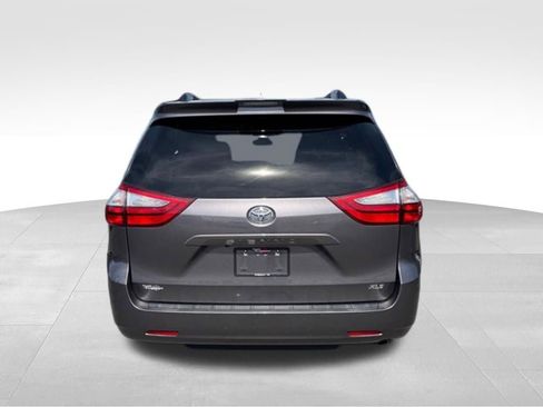 Used 2019 Toyota Sienna XLE FWD image 5
