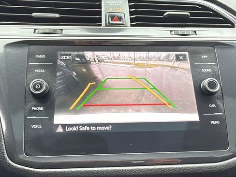 Used 2023 Volkswagen Tiguan SE R-Line image 18