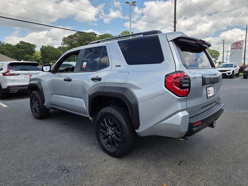 Certified 2025 Toyota 4Runner SR5 AWD/4WD image 10