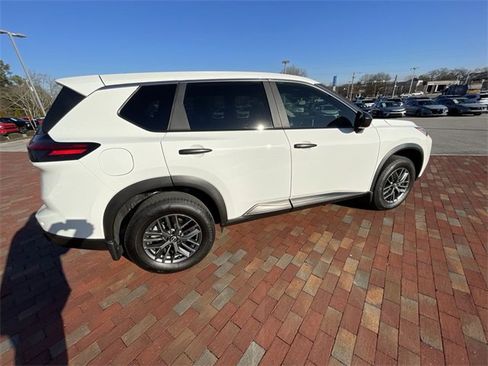 Used 2025 Nissan Rogue S image 17