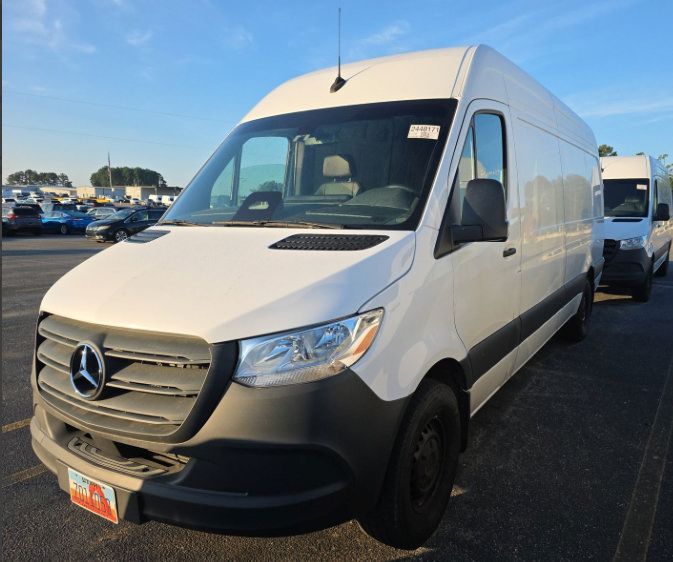 Used 2025 Mercedes-Benz Sprinter 2500 image 1