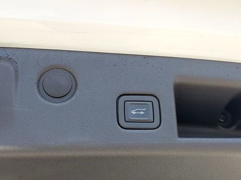 Used 2020 Chevrolet Equinox Premier image 8