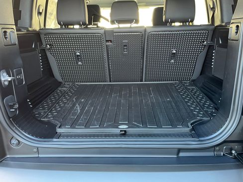 New 2026 Land Rover Defender 110 S image 28