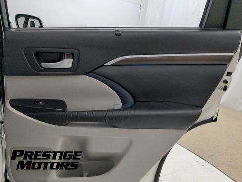 Used 2016 Toyota Highlander Limited Platinum AWD/4WD image 32