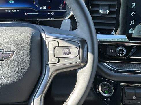 Used 2025 Chevrolet Silverado 1500 ZR2 w/ Technology Package image 21