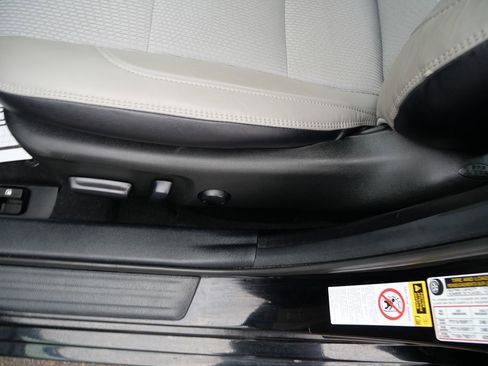 Used 2017 Toyota Camry SE FWD image 15