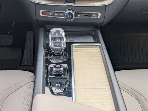 New 2026 Volvo XC60 B5 Plus w/ Protection Package Premier AWD/4WD image 25