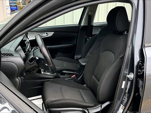 Used 2023 Kia Forte LXS image 10