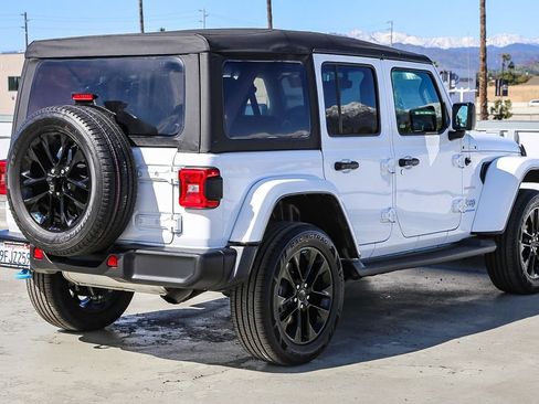 Used 2023 Jeep Wrangler Unlimited Sahara image 9