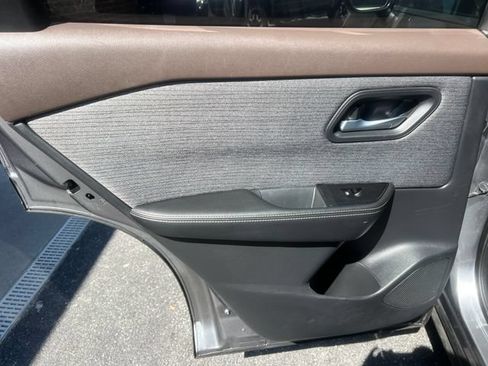 Used 2021 Nissan Rogue SV AWD/4WD image 19