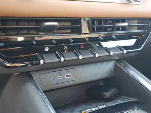 Used 2024 GMC Canyon AT4 w/ AT4 Premium Package image 25