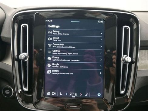 Used 2024 Volvo XC40 B5 Plus image 15