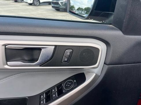 Used 2022 Ford Explorer XLT w/ Equipment Group 202A RWD image 11