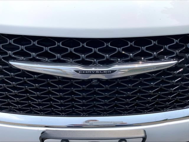 Used 2025 Chrysler Pacifica Select FWD image 5