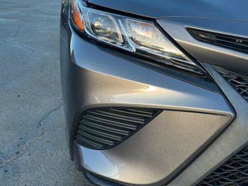 Used 2019 Toyota Camry SE image 9