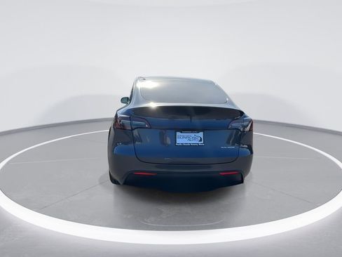 Used 2022 Tesla Model Y Long Range image 12