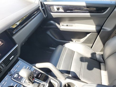 Used 2022 Porsche Cayenne image 27