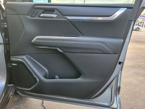 Used 2025 GMC Acadia Elevation image 21