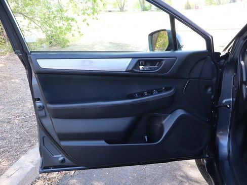 Used 2017 Subaru Outback 2.5i Premium image 23