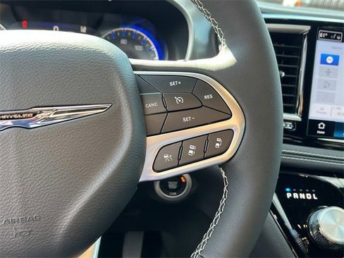 New 2026 Chrysler Pacifica Select image 24