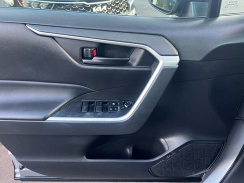 Used 2022 Toyota RAV4 LE image 13