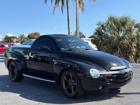 Used 2005 Chevrolet SSR w/ Preferred Equipment Group image 7