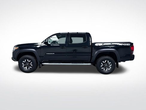 Used 2018 Toyota Tacoma TRD Off-Road w/ Technology Package AWD/4WD image 11