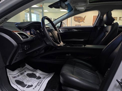 Used 2013 Lincoln MKZ FWD image 16