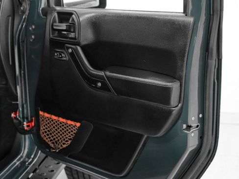 Used 2017 Jeep Wrangler Unlimited Rubicon image 39