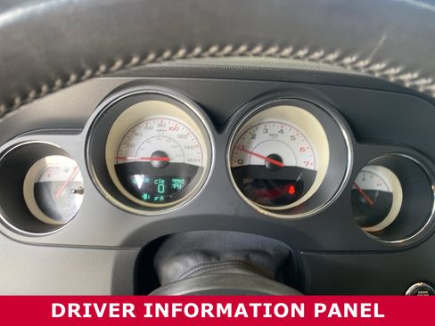 Used 2014 Dodge Challenger R/T image 17