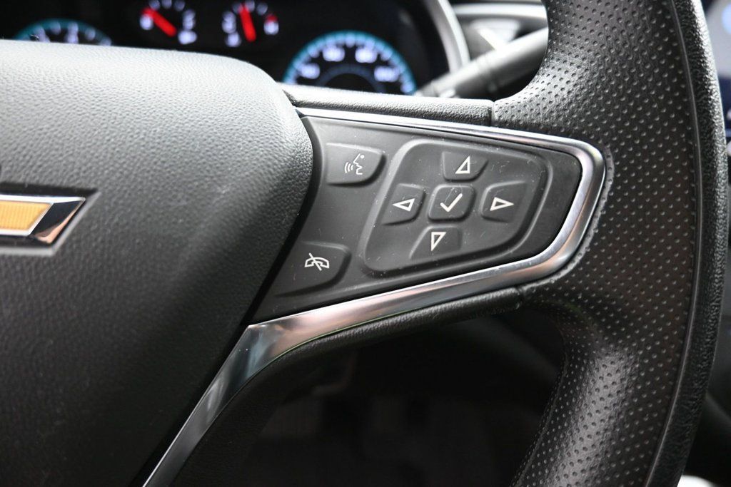 Used 2025 Chevrolet Malibu LT FWD image 11